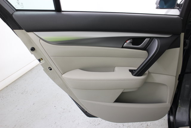 Vehicle image 20 of 37