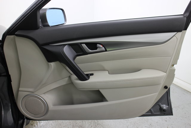 Vehicle image 28 of 37