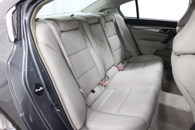 Vehicle image 26 of 37