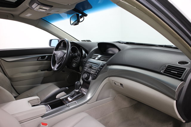 Vehicle image 31 of 37