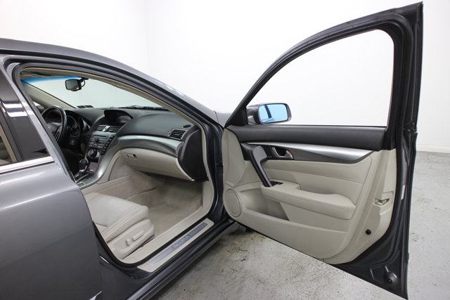 Vehicle image 27 of 37