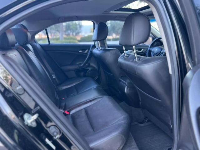 Vehicle image 13 of 31
