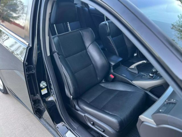 Vehicle image 14 of 31