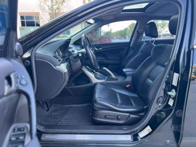 Vehicle image 21 of 31