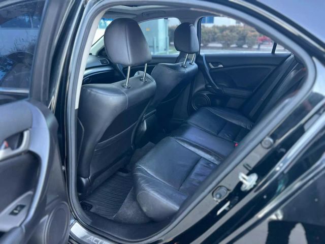 Vehicle image 16 of 31