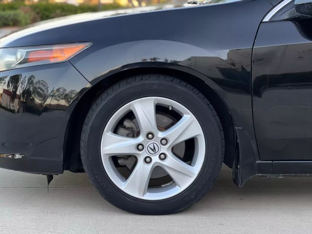 Vehicle image 8 of 31