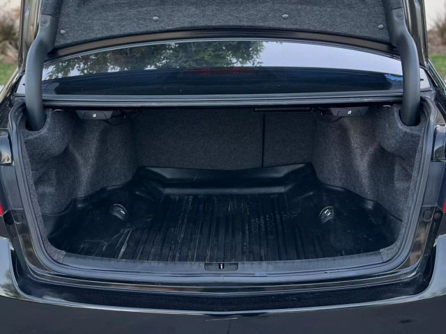 Vehicle image 17 of 31