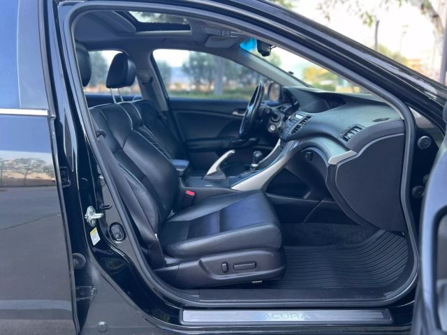 Vehicle image 10 of 31