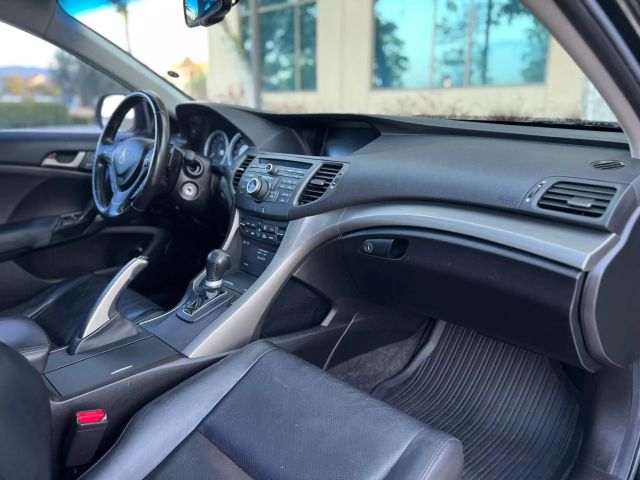 Vehicle image 11 of 31