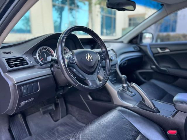 Vehicle image 23 of 31