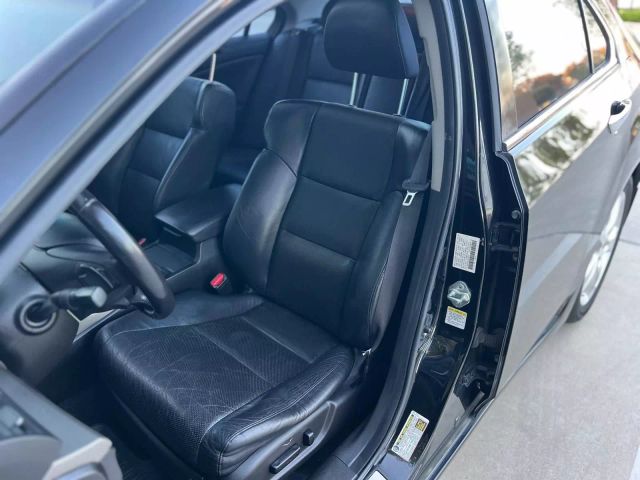 Vehicle image 22 of 31