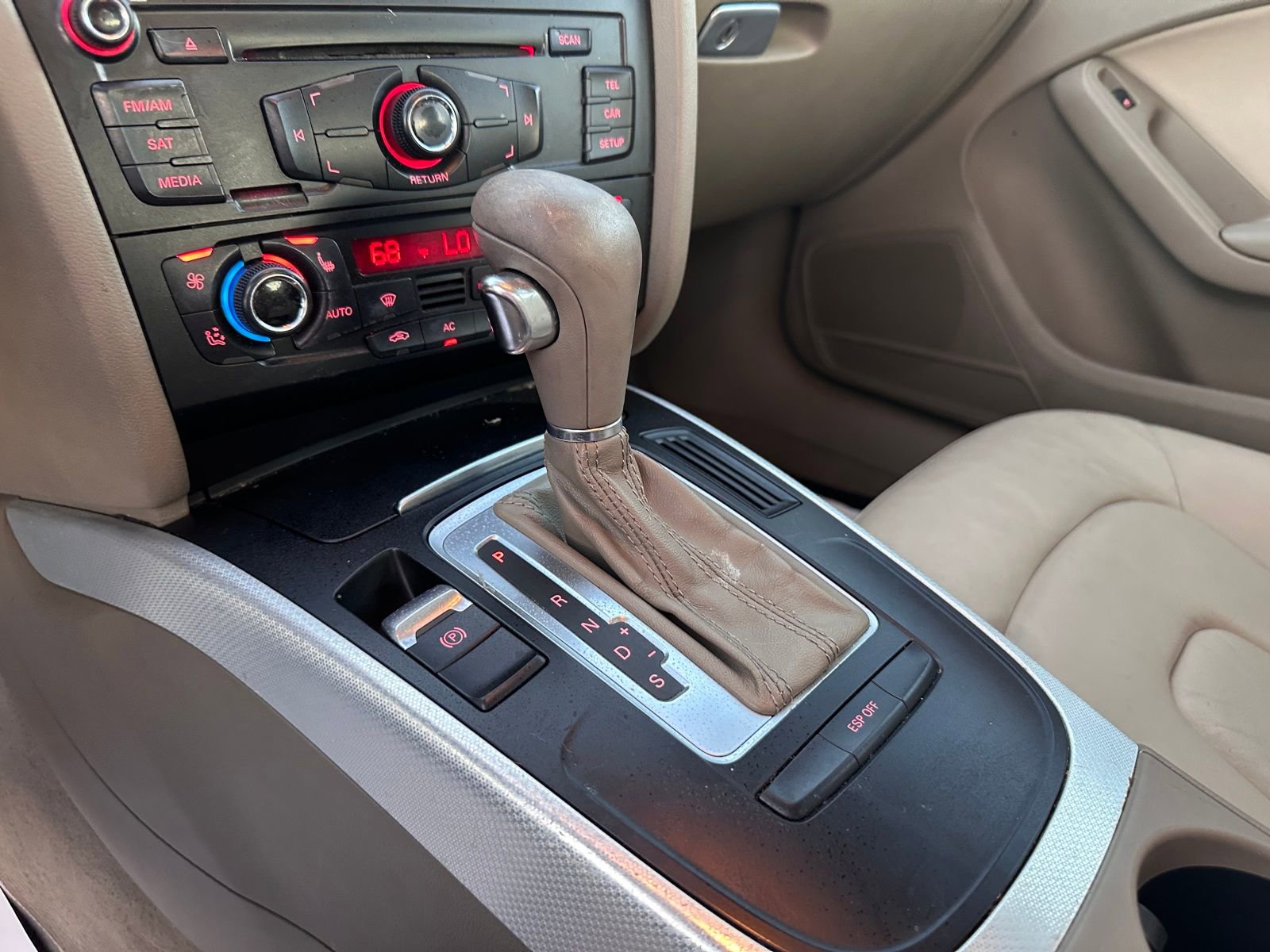 2010 Audi A4 2.0T Premium Plus Image 13 of 21