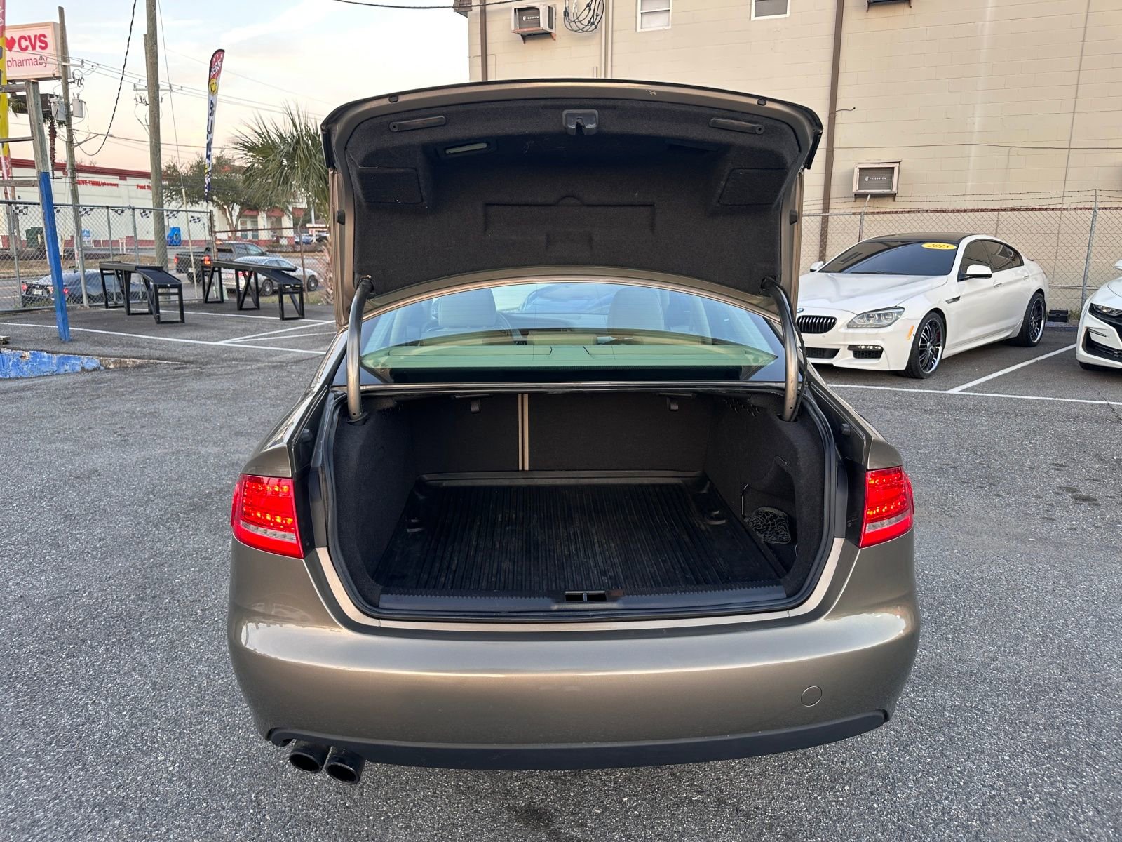 2010 Audi A4 2.0T Premium Plus Image 16 of 21