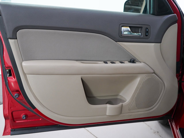 2010 Ford Fusion SE Image 19 of 27