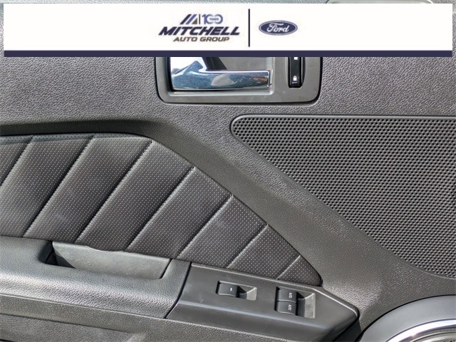 2010 Ford Mustang GT Premium Image 29 of 36