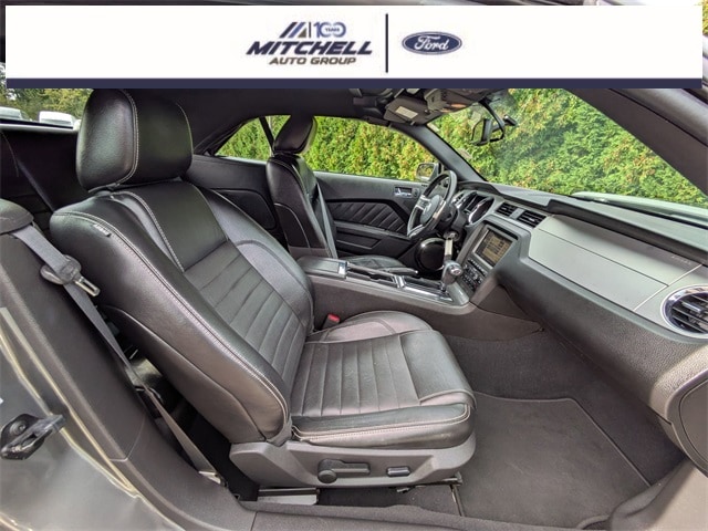 2010 Ford Mustang GT Premium Image 15 of 36