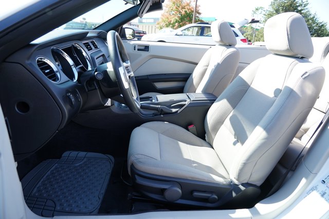 2010 Ford Mustang V6 Image 13 of 27