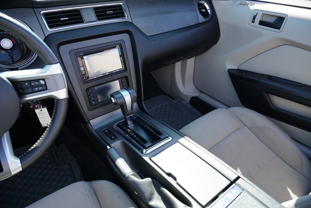 2010 Ford Mustang V6 Image 15 of 27