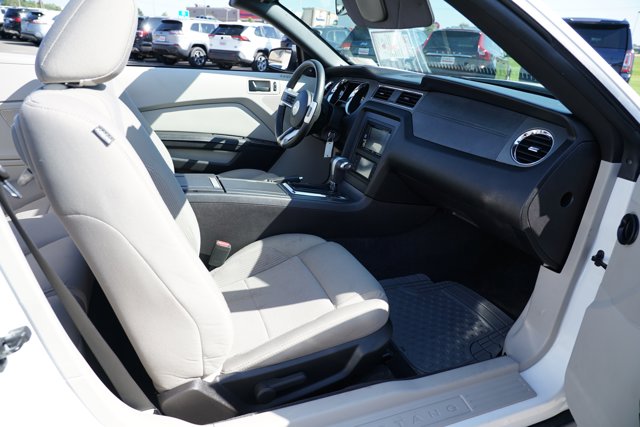 2010 Ford Mustang V6 Image 14 of 27