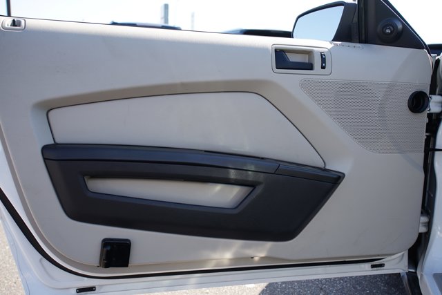 2010 Ford Mustang V6 Image 20 of 27