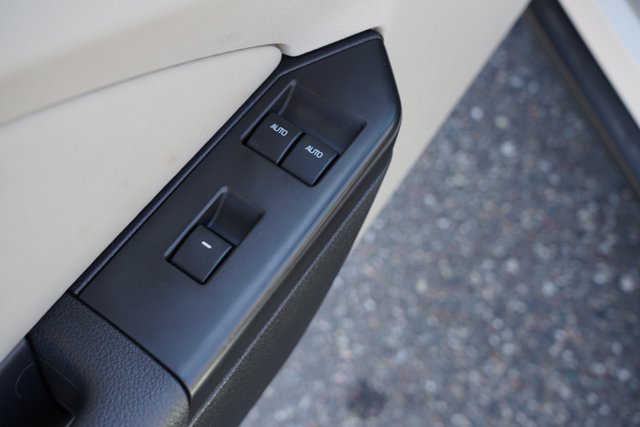 2010 Ford Mustang V6 Image 24 of 27