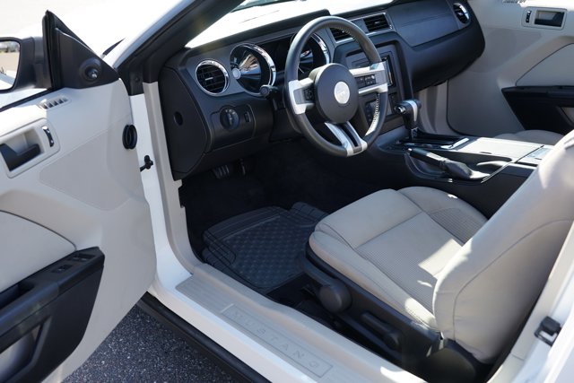 2010 Ford Mustang V6 Image 23 of 27