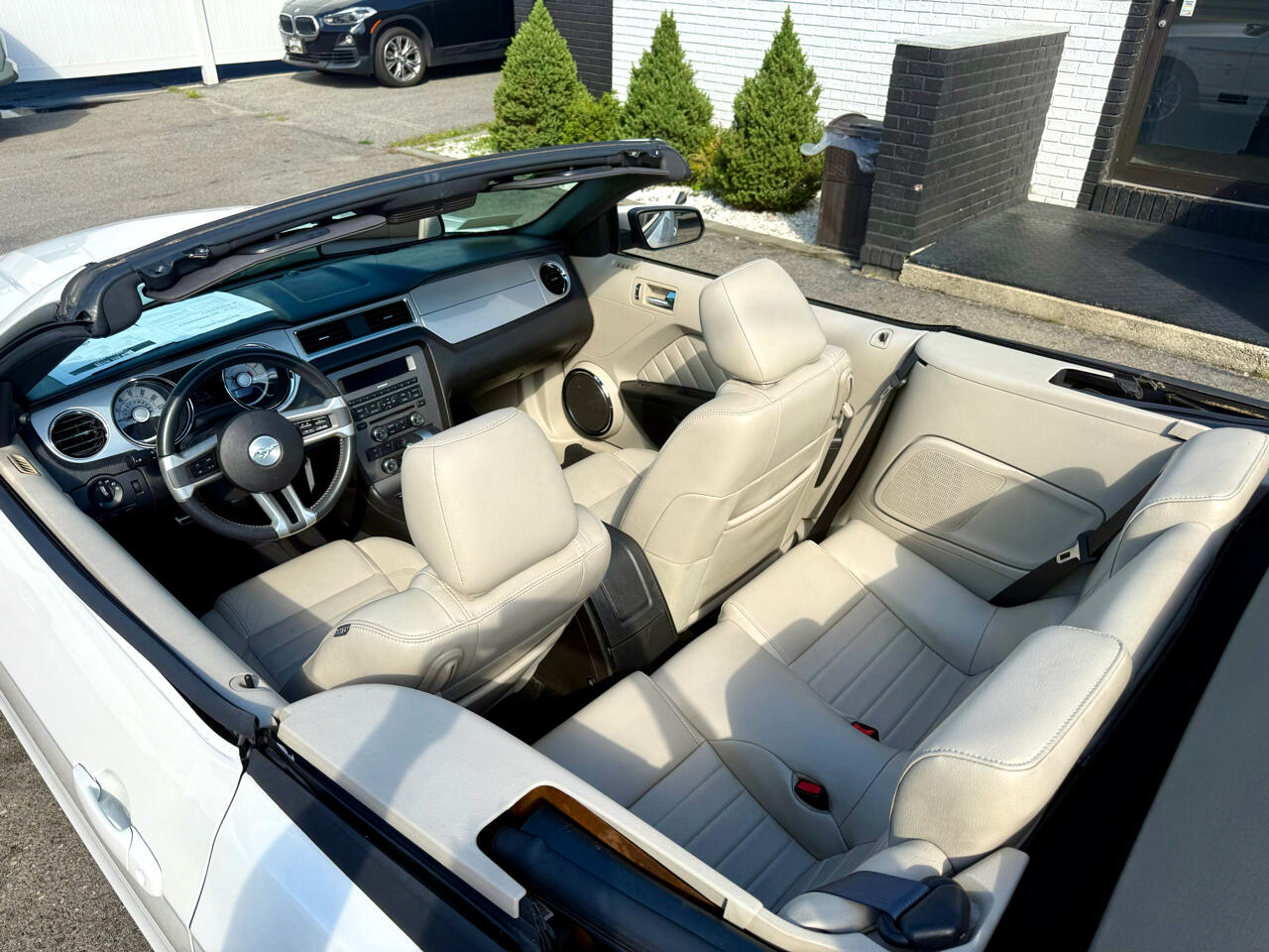 2010 Ford Mustang Image 25 of 41