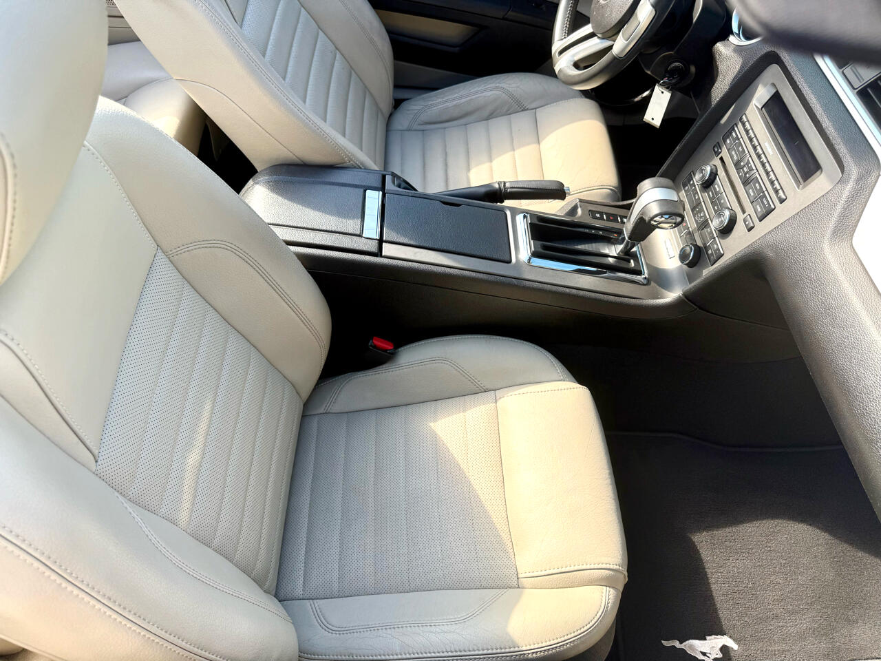 2010 Ford Mustang Image 24 of 41