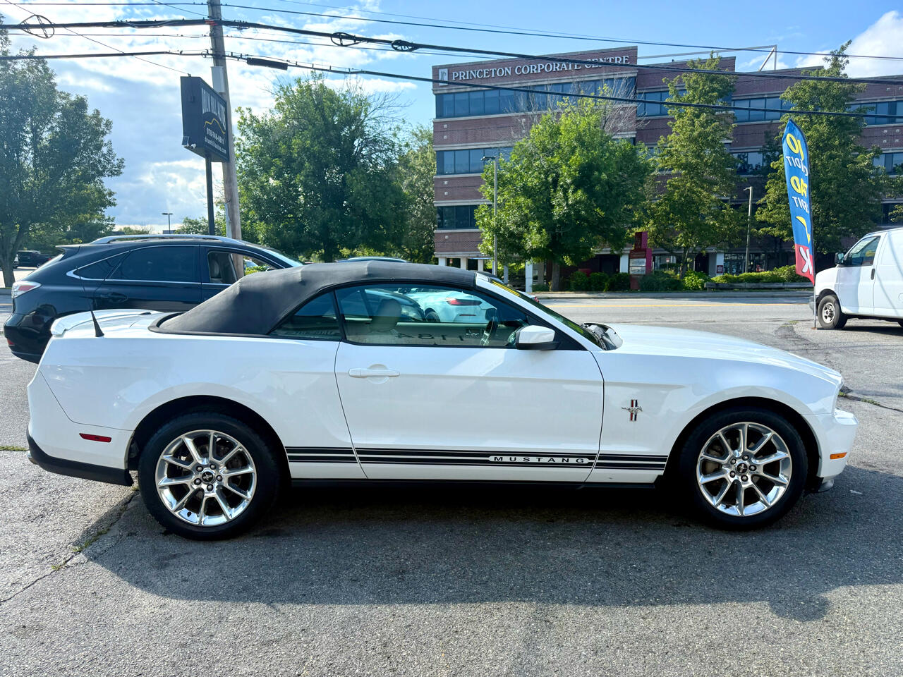 2010 Ford Mustang Image 7 of 41
