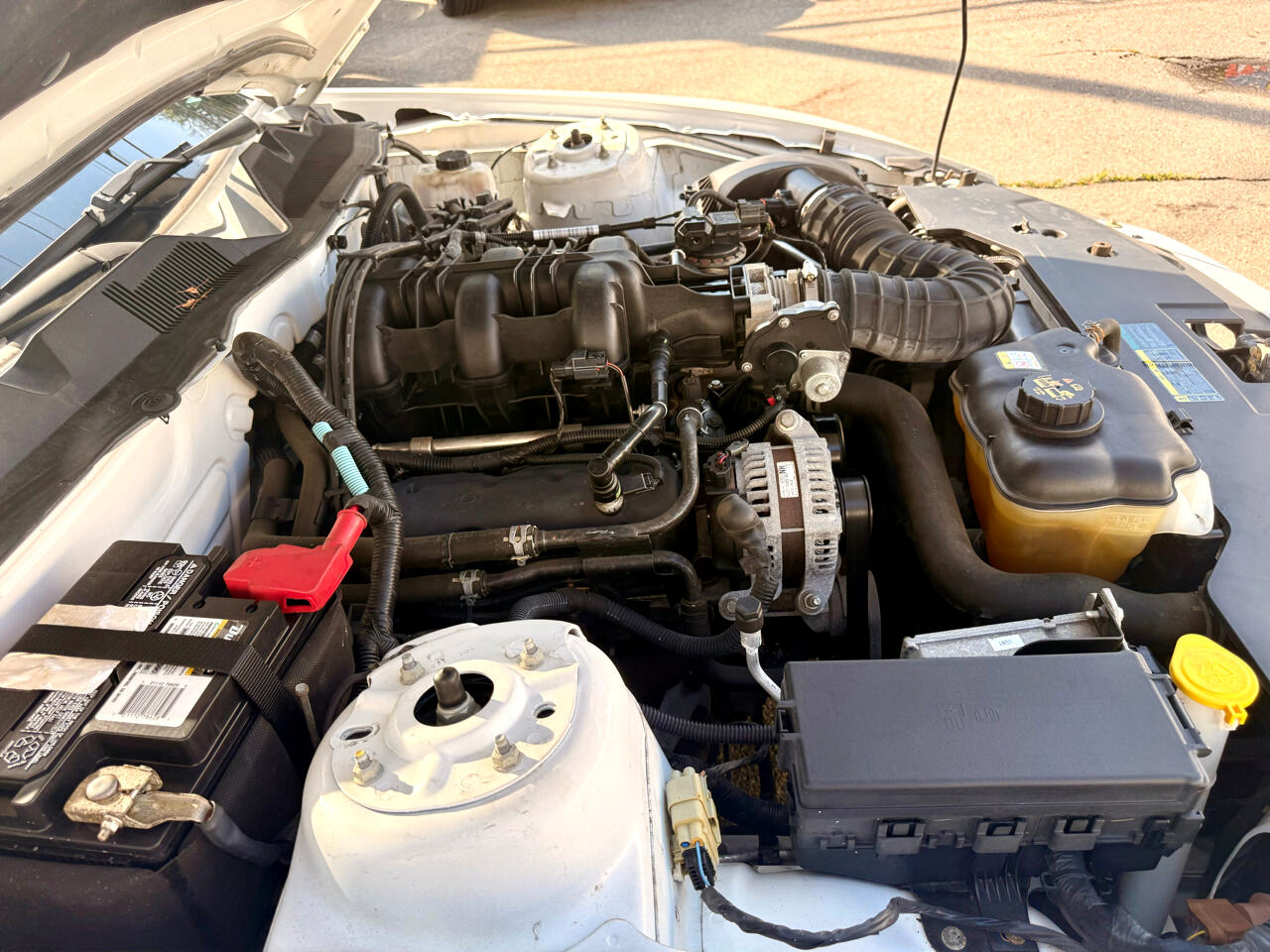 2010 Ford Mustang Image 15 of 41