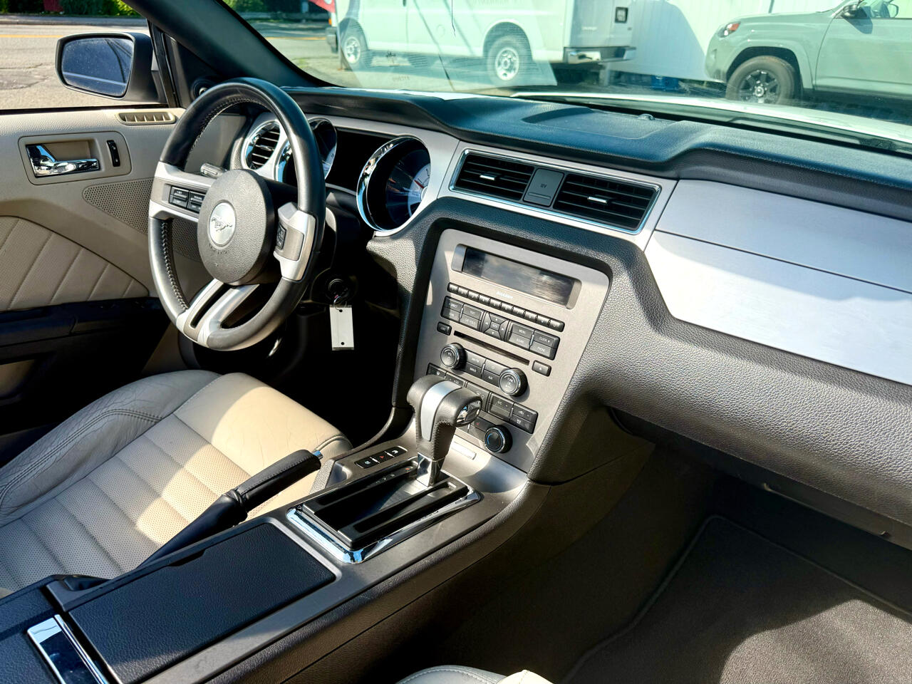 2010 Ford Mustang Image 28 of 41