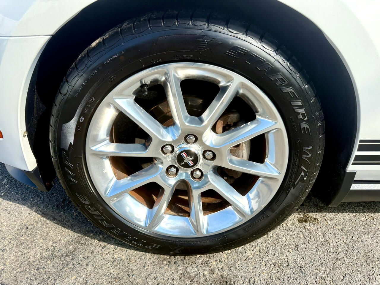 2010 Ford Mustang Image 21 of 41