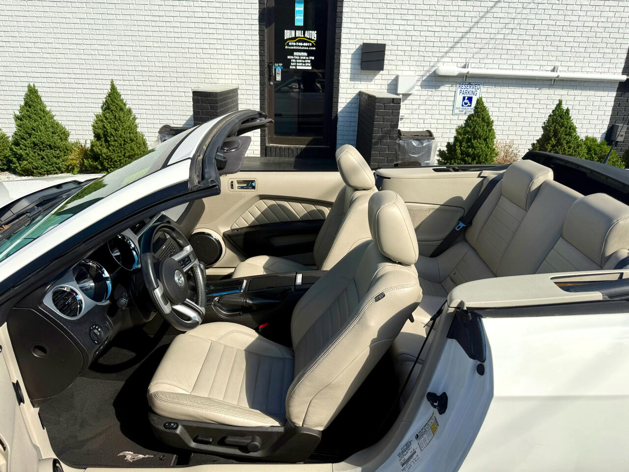 2010 Ford Mustang Image 26 of 41