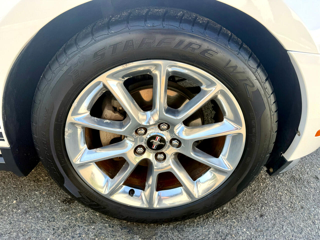 2010 Ford Mustang Image 19 of 41