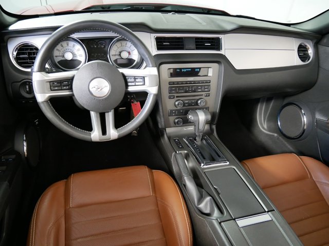 2010 Ford Mustang V6 Premium Image 3 of 27