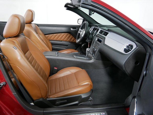 2010 Ford Mustang V6 Premium Image 10 of 27