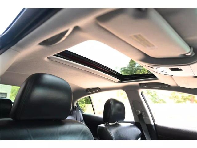 Vehicle image 13 of 36