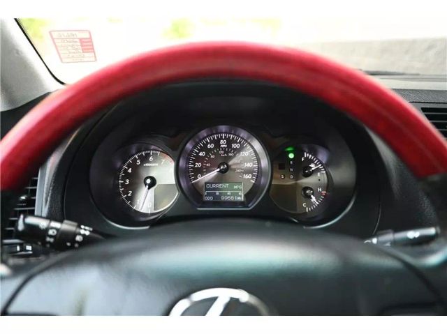 Vehicle image 33 of 36