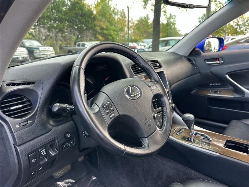 2010 Lexus IS 250C Image 26 of 56