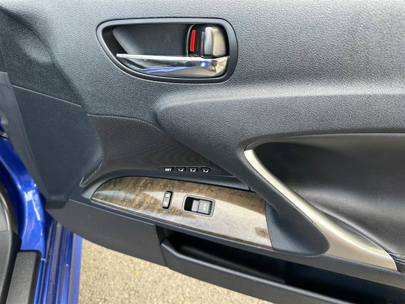 2010 Lexus IS 250C Image 36 of 56