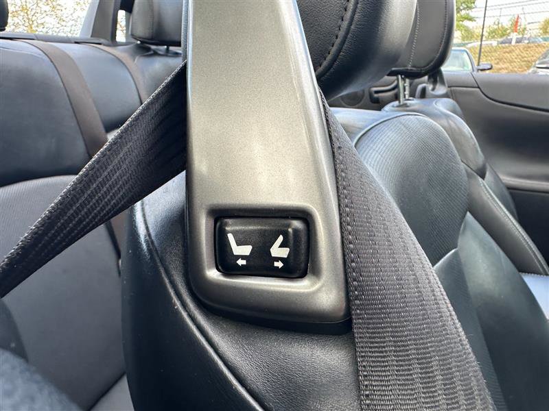 2010 Lexus IS 250C Image 25 of 56