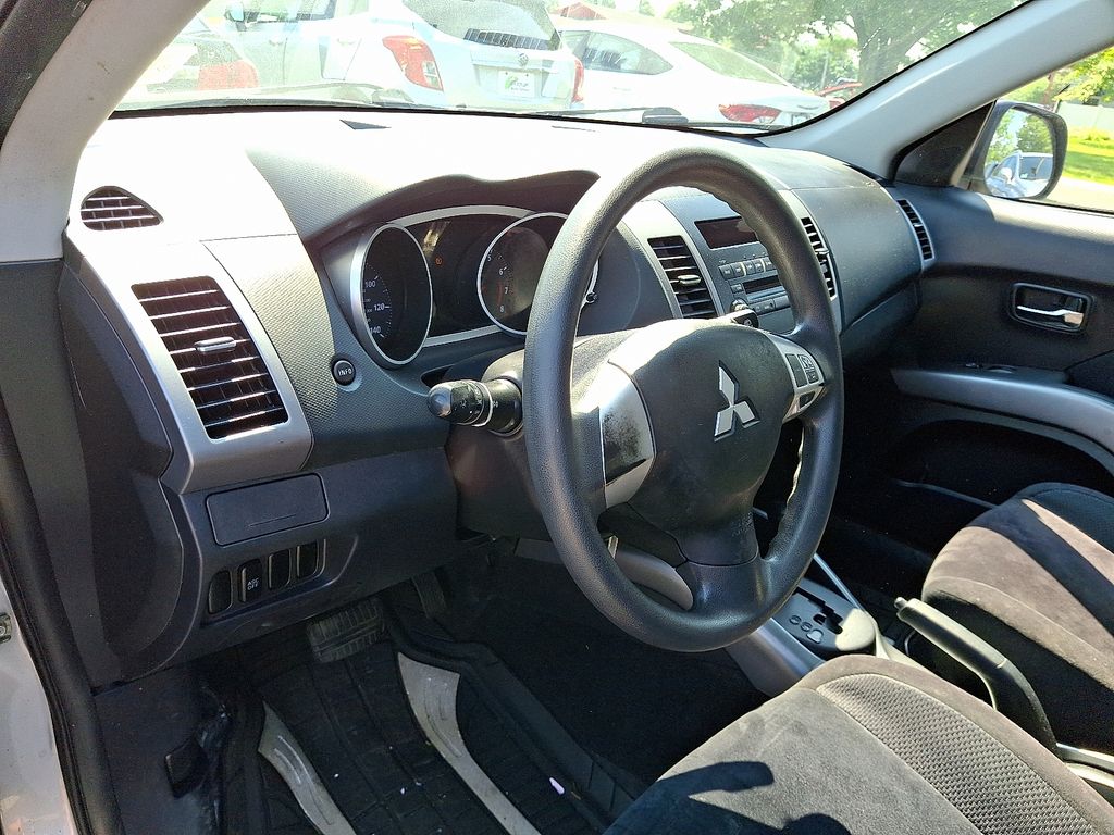 Vehicle image 14 of 30