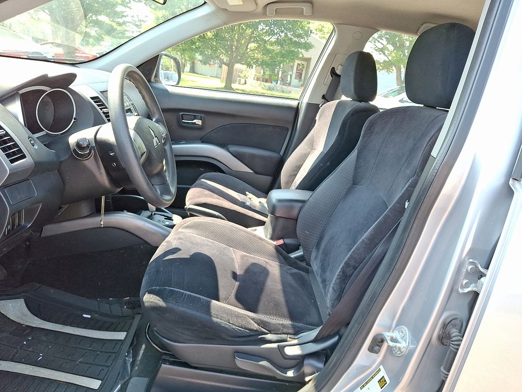 Vehicle image 12 of 30
