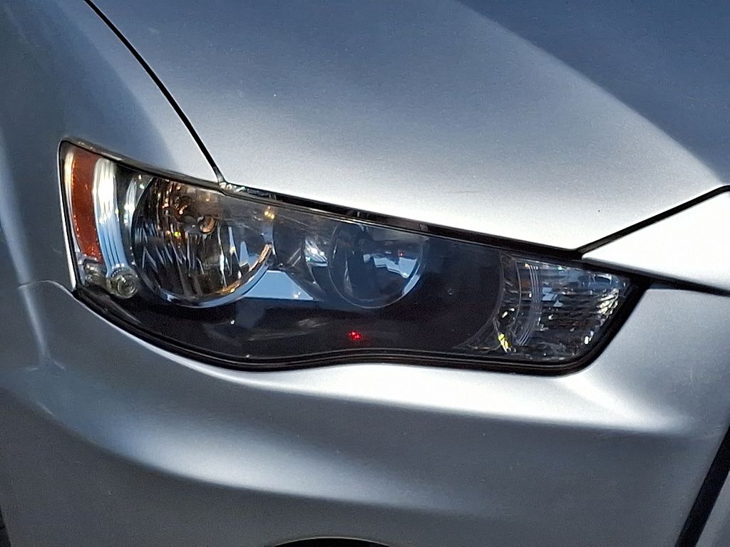 Vehicle image 23 of 30