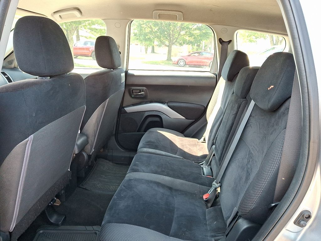 Vehicle image 13 of 30