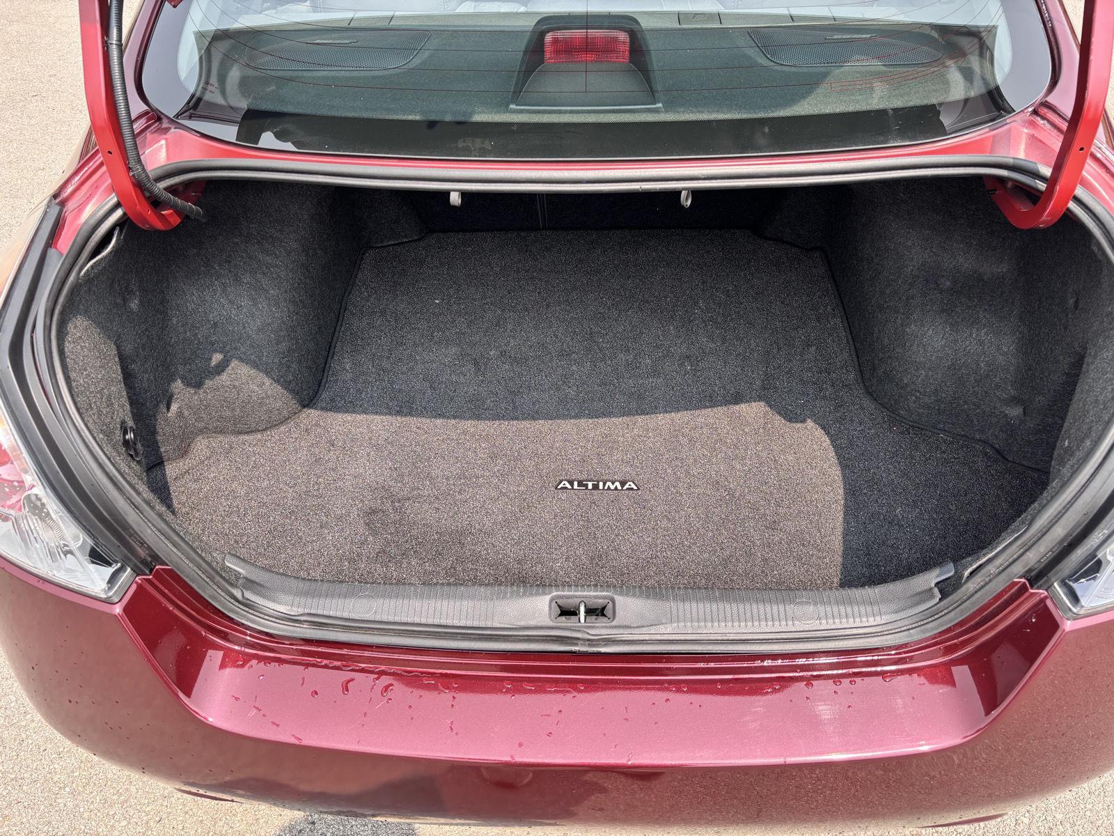 2010 Nissan Altima 2.5 SL Image 17 of 22