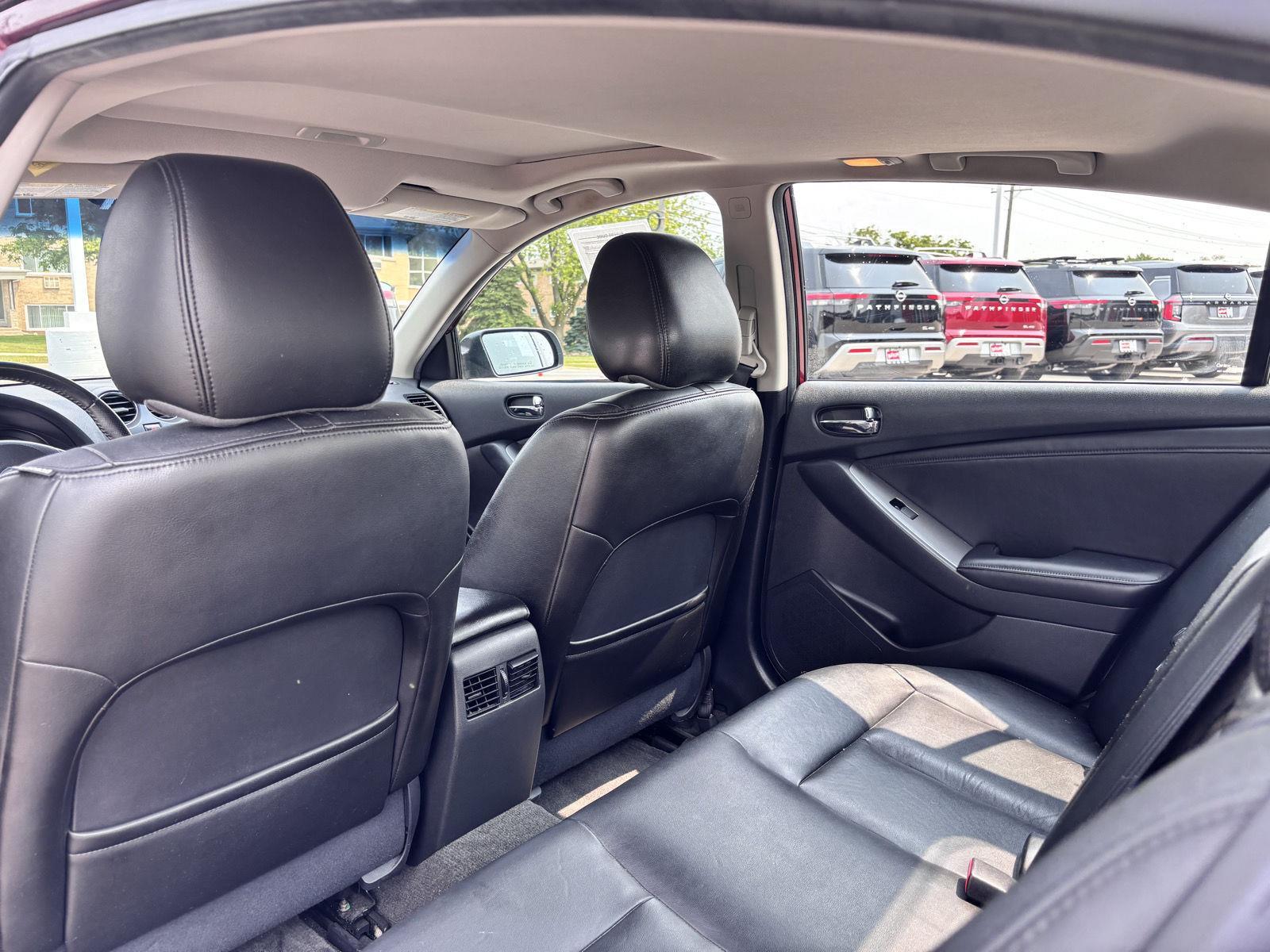 2010 Nissan Altima 2.5 SL Image 8 of 22