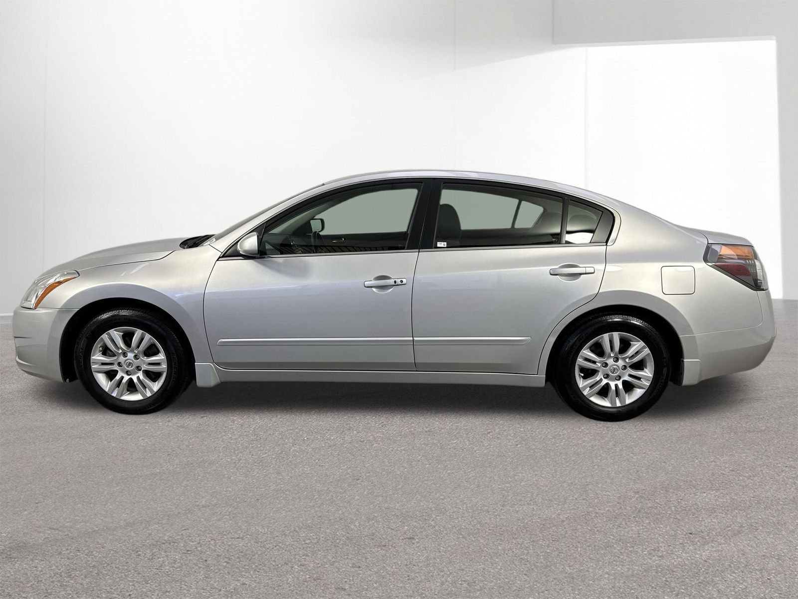 2010 Nissan Altima 2.5 S Image 10 of 34