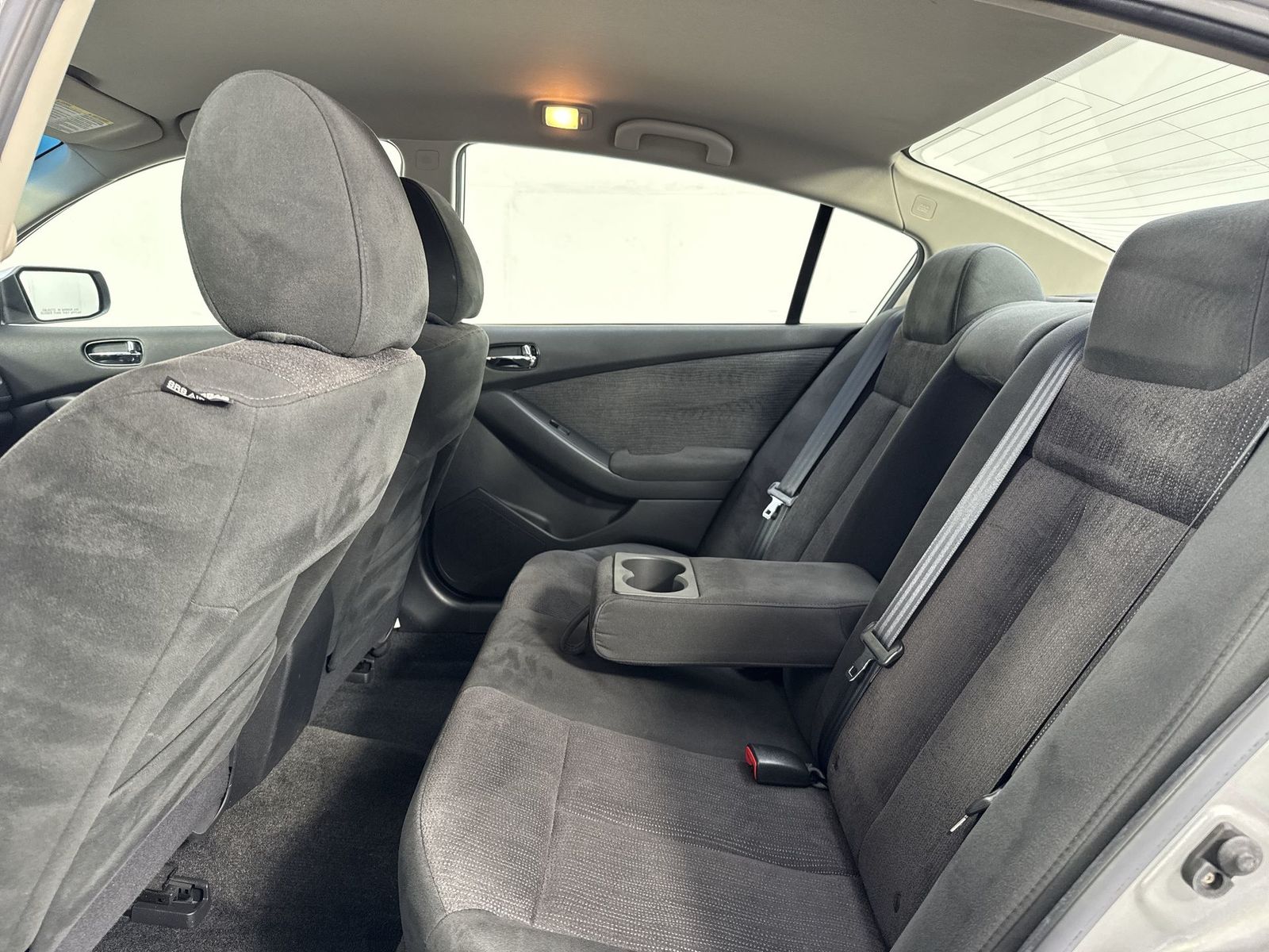 2010 Nissan Altima 2.5 S Image 16 of 34