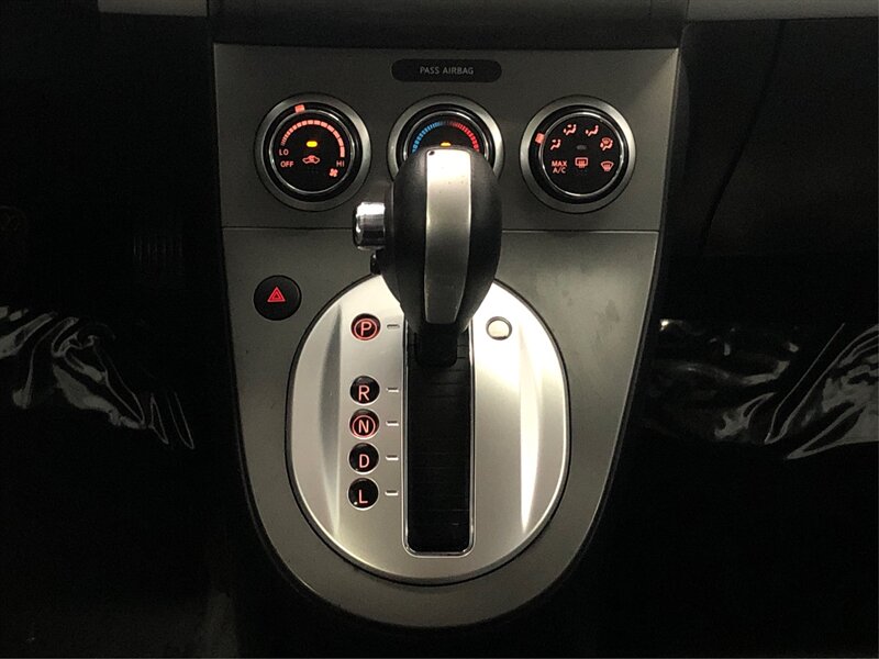 2010 Nissan Sentra 2.0 Image 18 of 21